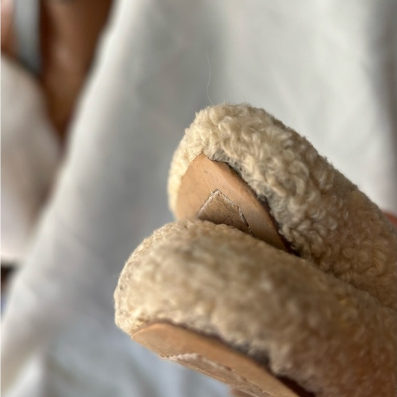 Vince Camuto Size 6.5 pointy flats beige faux shearling - Picture 8 of 9